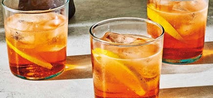 Boisson a la liqueur apéritive Aperol