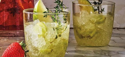 Sangria blanche aux raisins et aux pommes
