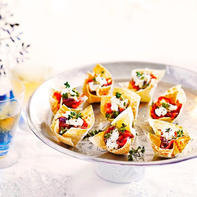 Foto van Tortillataartjes met geitenkaas, tijm & balsamico-uien door WW