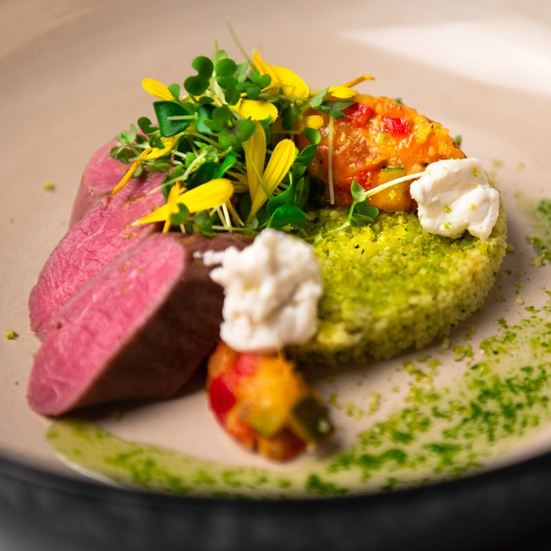 Foto van Anne-Sophie's Lamsfilet met geitenkaas, ratatouille en groene kruidencouscous door WW