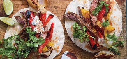 Fajitas de bifteck de hampe avec oignon doux