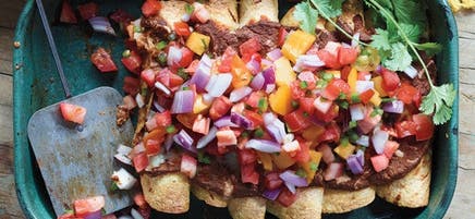Enchiladas aux haricots, au fromage et aux piments poblanos