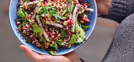 Quinoasalade met cashewnoten en granaatappelpitjes
