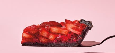 Fresh-strawberry pie with chocolate crust