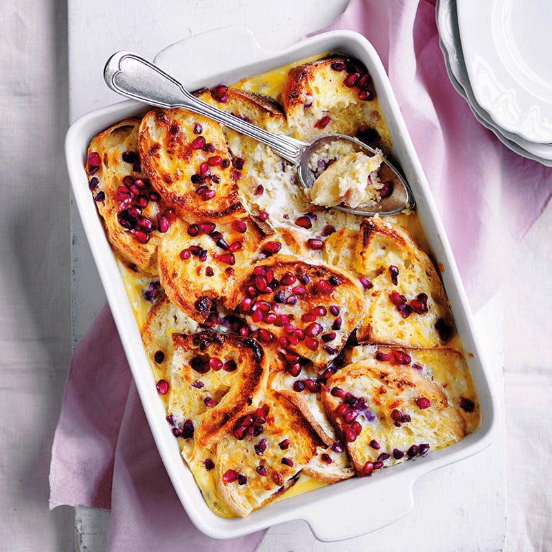 Brotauflauf mit Schokolade und Granatapfel