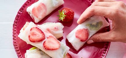 Rouleaux d'été avec sauce aux cacahuètes