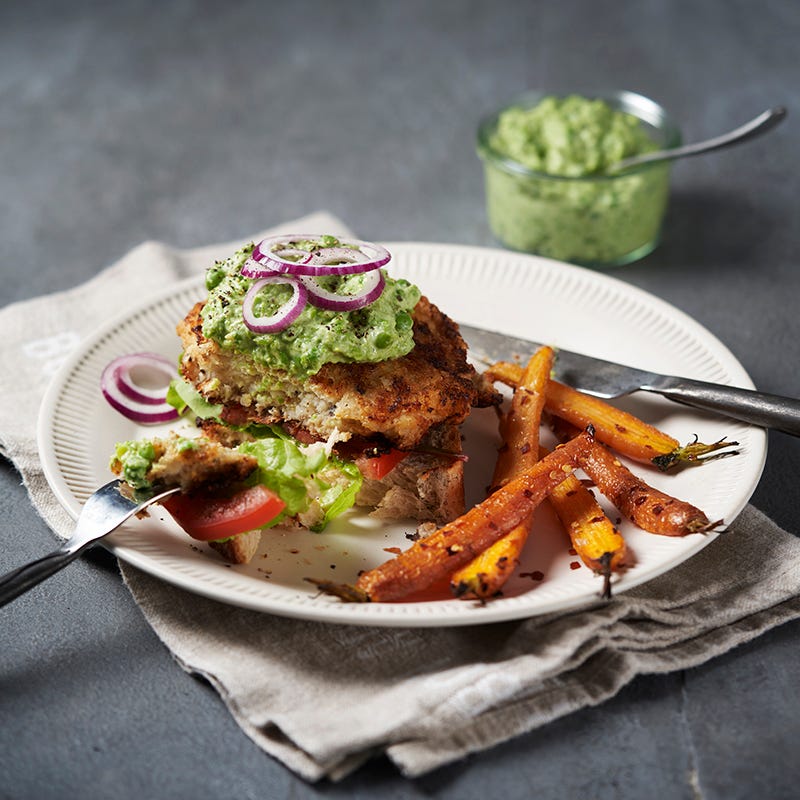 ViktVäktarna - Fiskburgare med ärtröra och honung- och chilirostade morötter