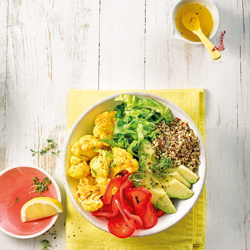Buddha-Bowl mit Quinoa und Blumenkohl