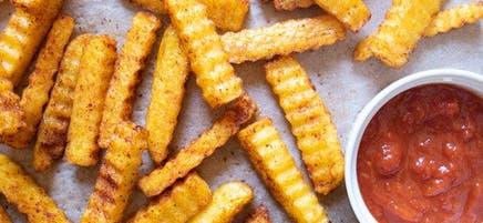 Frites de polenta assaisonnées à la friteuse à convection