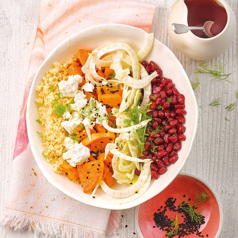 Couscous-Süßkartoffel-Bowl mit Feta