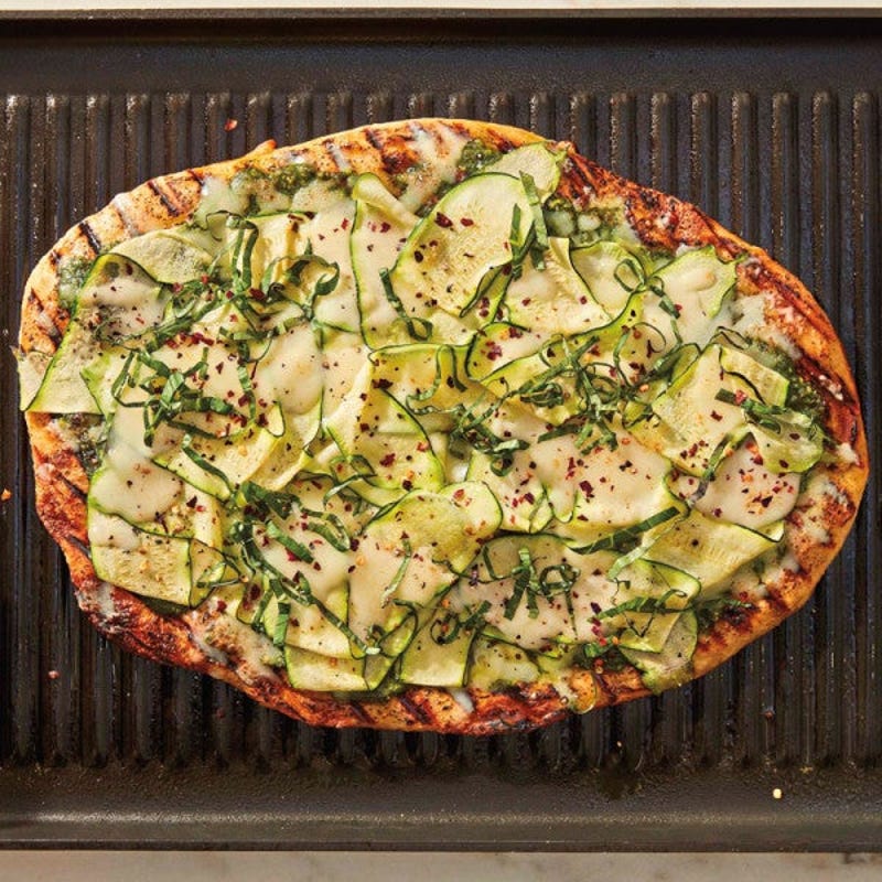 Photo de Pizza grillée au pesto et aux courgettes par WW