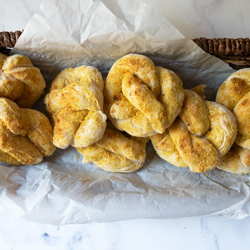 Vegan two-ingredient-dough pretzels