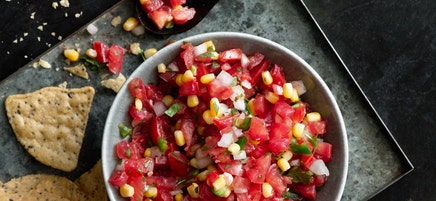 Salsa de tomates et de maïs fumés