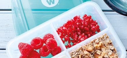 Muesli grenade-framboise avec yogourt