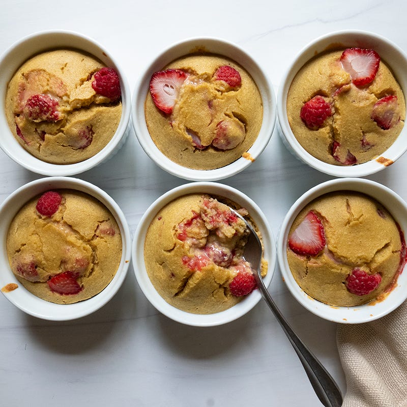 Red berry baked oats