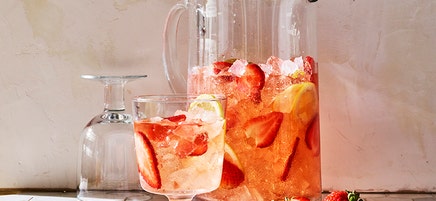 Rosésangria med jordgubbar och citron