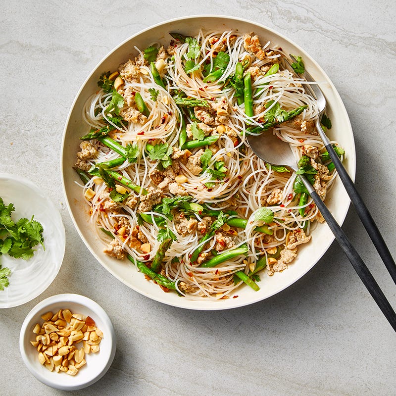 ViktVäktarna - Thailändsk nudelsallad med kalkonfärs och sparris