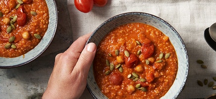 Tomatsoppa med quinoa och pumpakärnor