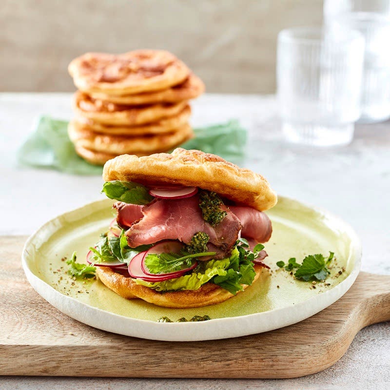 Cloud-Bread-Sandwich mit Roastbeef