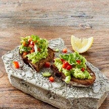 Edamame-Hummus-Crostini