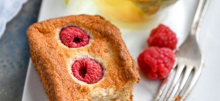 Kuchen mit Mandeln & Himbeeren