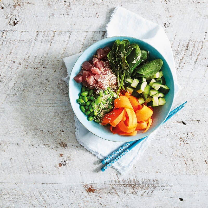 Pokébowl mit Thunfisch und Sesam