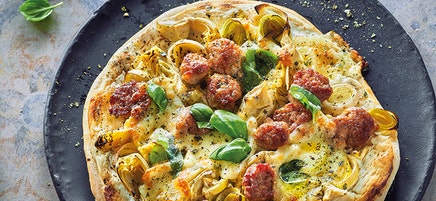 Pizza bianca met salsiccia