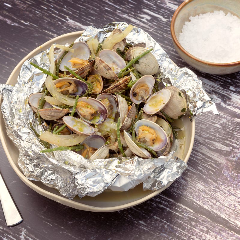 Foto van Venusschelpen, pernod, venkel en zeekraal en papillot door WW