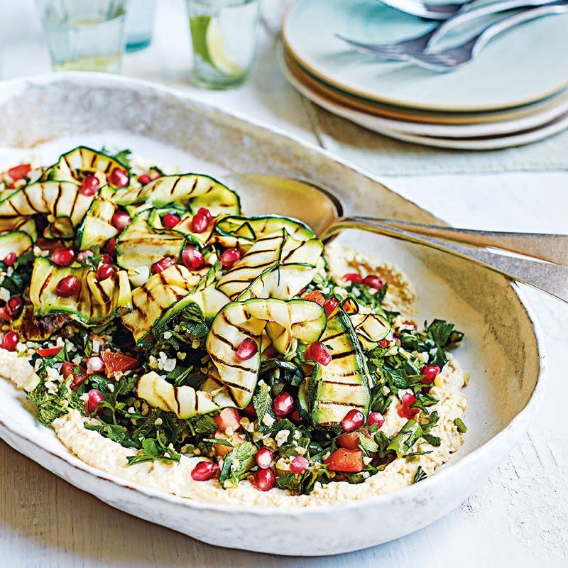 Bulgur-Taboulé mit gegrillter Zucchini und Hummus