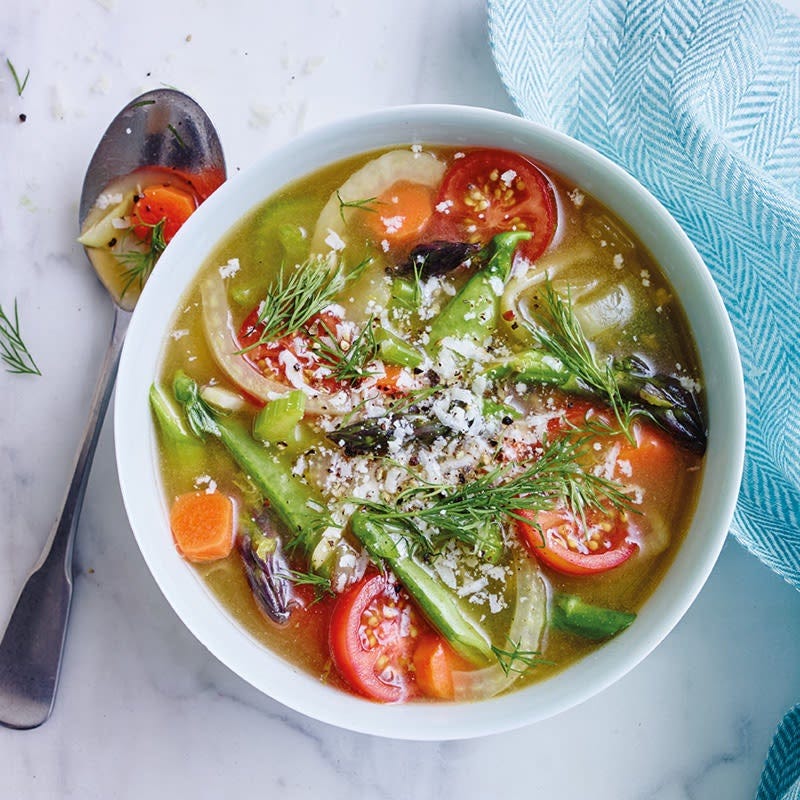 Frische Gartengemüsesuppe