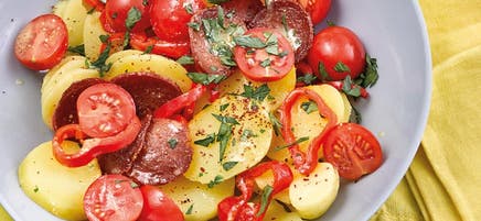 Salade de pommes de terre et sucuk à la turque