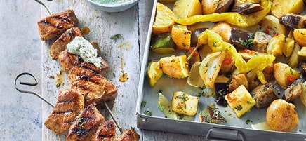 Kretense ovengroenten met souvlaki