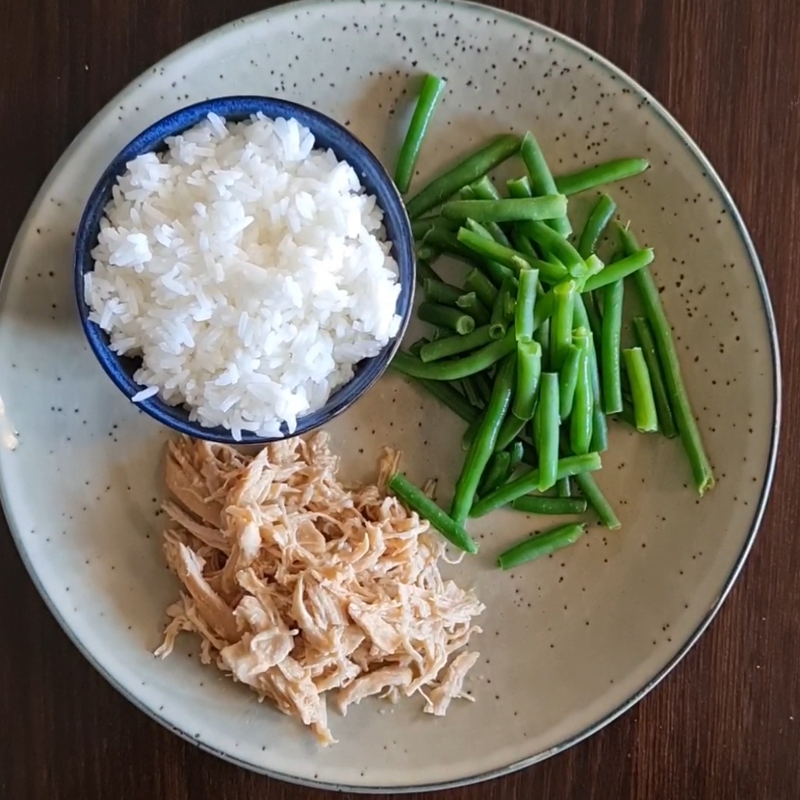 Lyndal's slow cooker pulled chicken