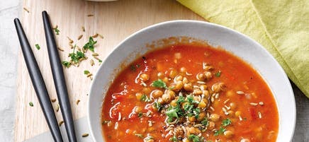 Soupe de tomate aux lentilles et noix de coco