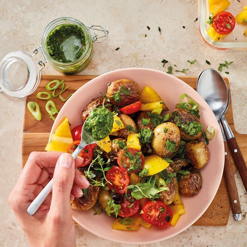 Lauwarmer Kartoffelsalat mit Rucolapesto