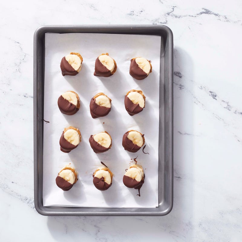 Photo of Frozen chocolate-dipped banana bites by WW