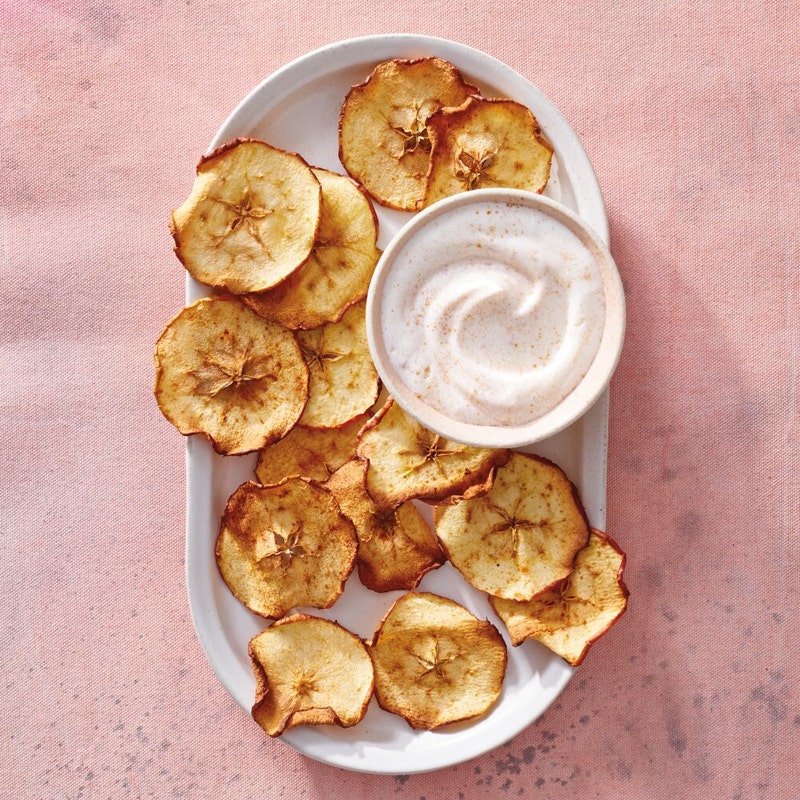Apple Chips with Cinnamon Yogurt Dip