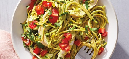 Lentil spaghetti with chicken and creamy avocado sauce
