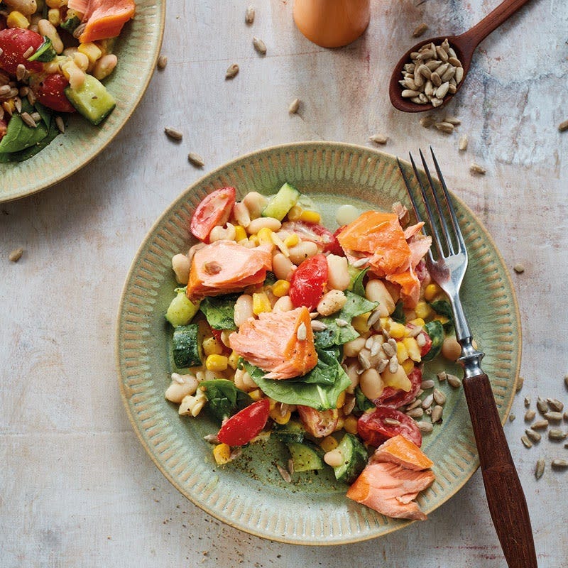 Bohnen-Lachs-Salat mit Spinat