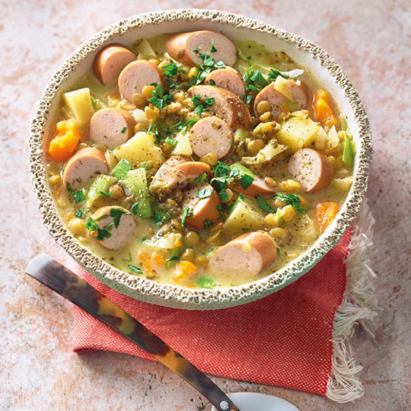 Bunter Linsen-Würstchen-Eintopf