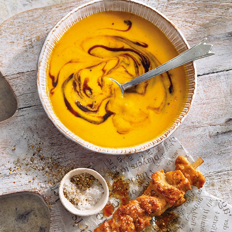 Kürbissuppe mit Hähnchenspießen