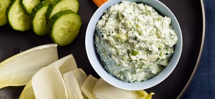 Trempette de yogourt grec aux épinards et à l’aneth
