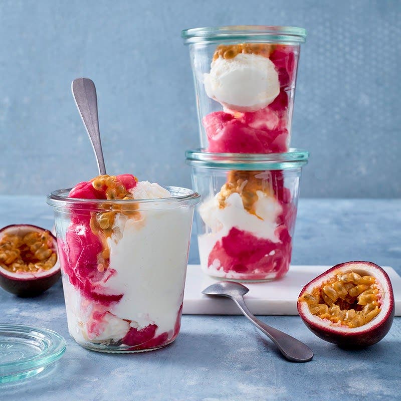 Frozen Joghurt mit Maracuja und Rhabarber