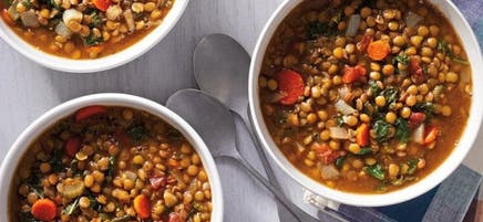 Soupe consistante aux lentilles et aux tomates