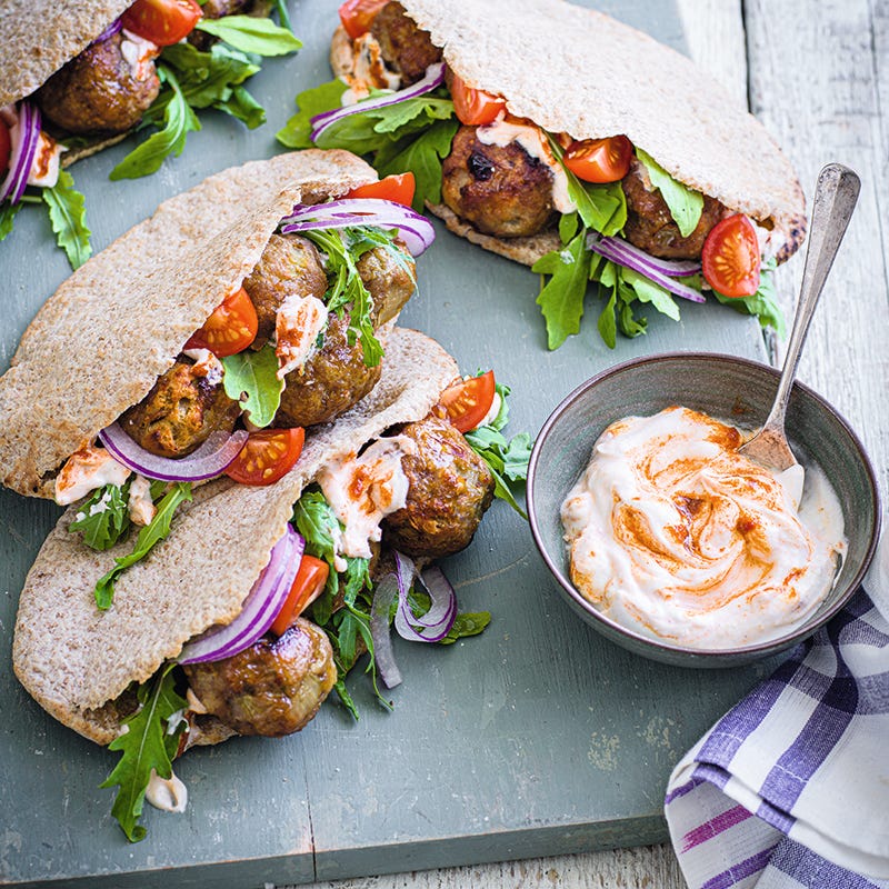 ViktVäktarna - Pita med kycklingköttbullar och harissayoghurt