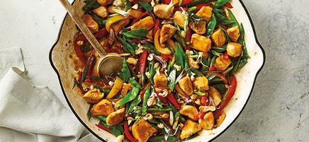 Stir-Fried Chicken with Cashews & Vegetables