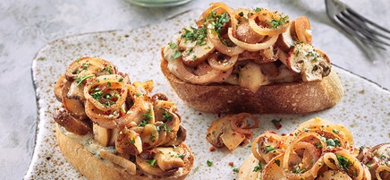 Crostini met wittebonenpuree en champignons