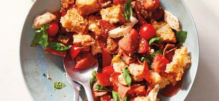 Panzanella à la pizza au pepperoni