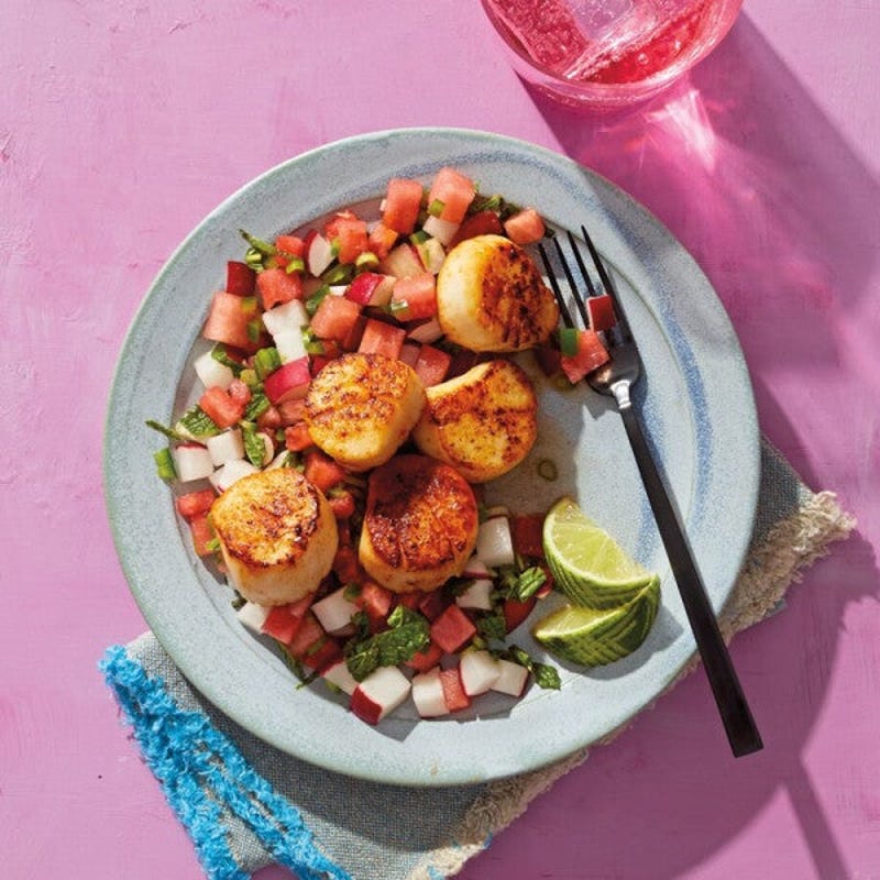 Photo de Pétoncles saisis avec salsa au radis et au melon d’eau par WW
