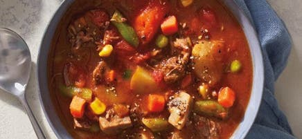 Soupe de bœuf et de légumes mélangés